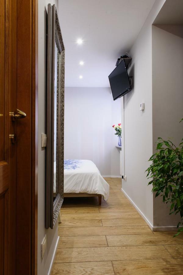 Lora Center Room, Parking Como Eksteriør billede